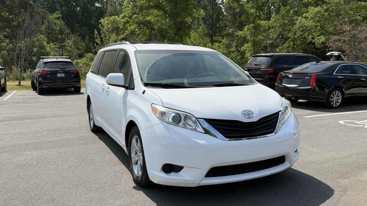 Used 2011 Toyota Sienna LE FWD image 1