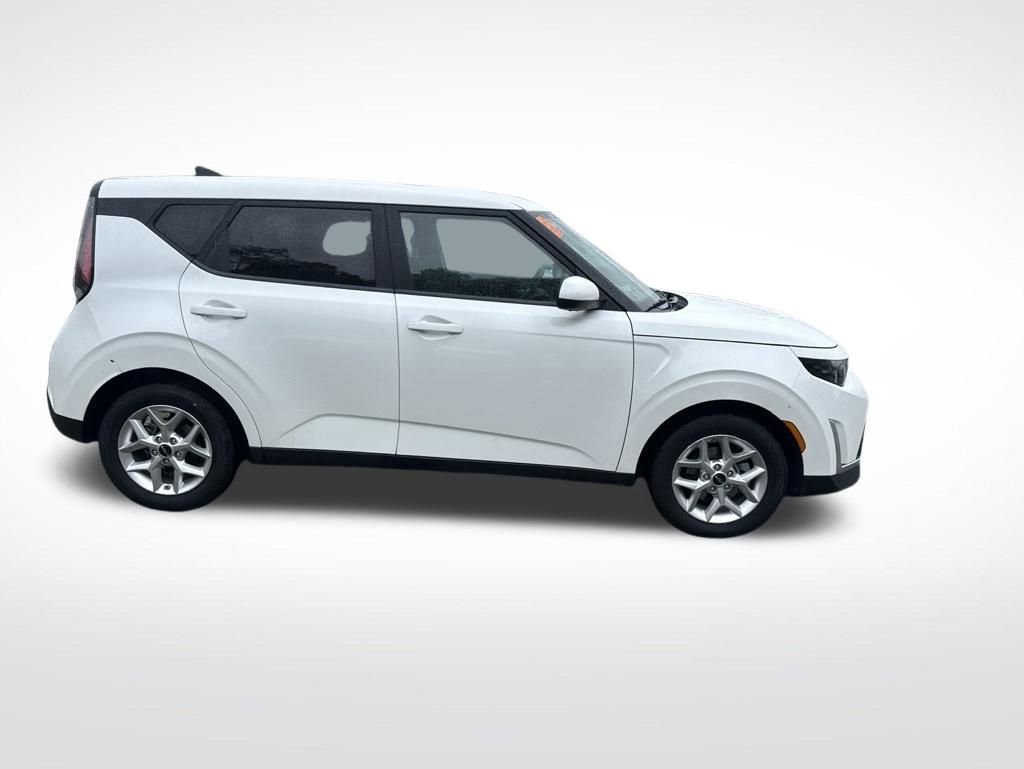 Used 2023 Kia Soul LX w/ LX Technology Package FWD image 17