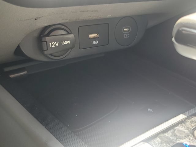 Used 2025 Hyundai Elantra Sport FWD image 28