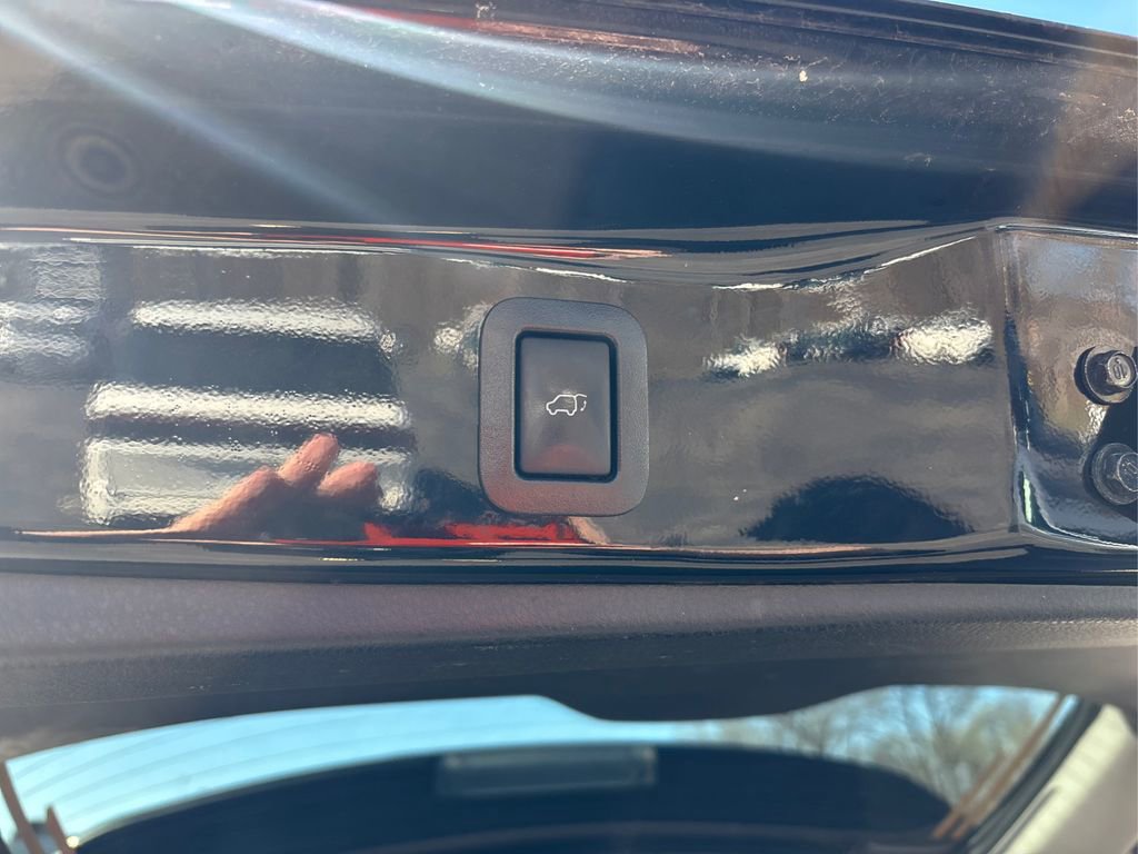 Used 2018 Toyota Highlander XLE w/ Carpet Mat Package (TMS) AWD/4WD image 15