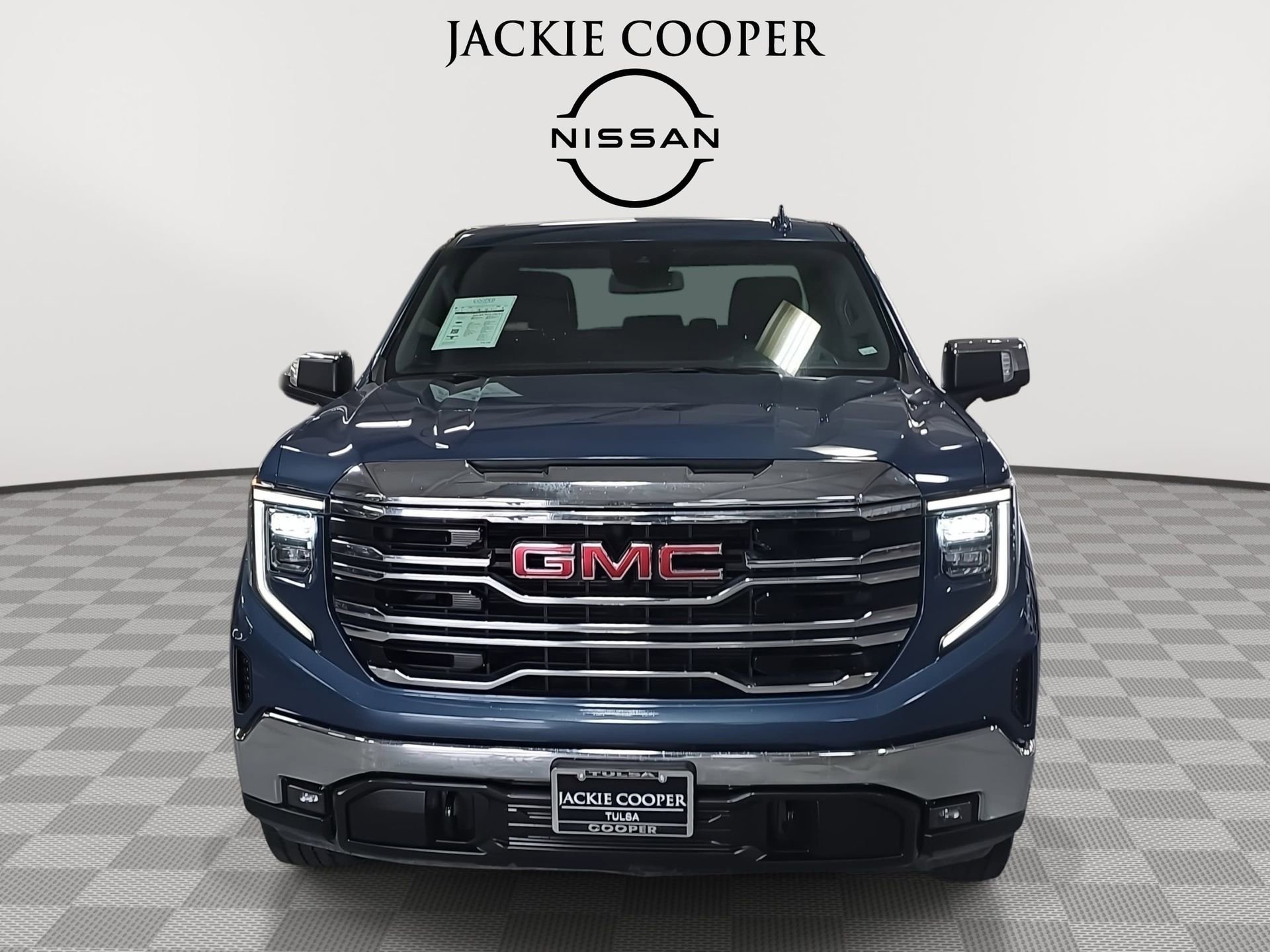 Used 2024 GMC Sierra 1500 SLT AWD/4WD image 2
