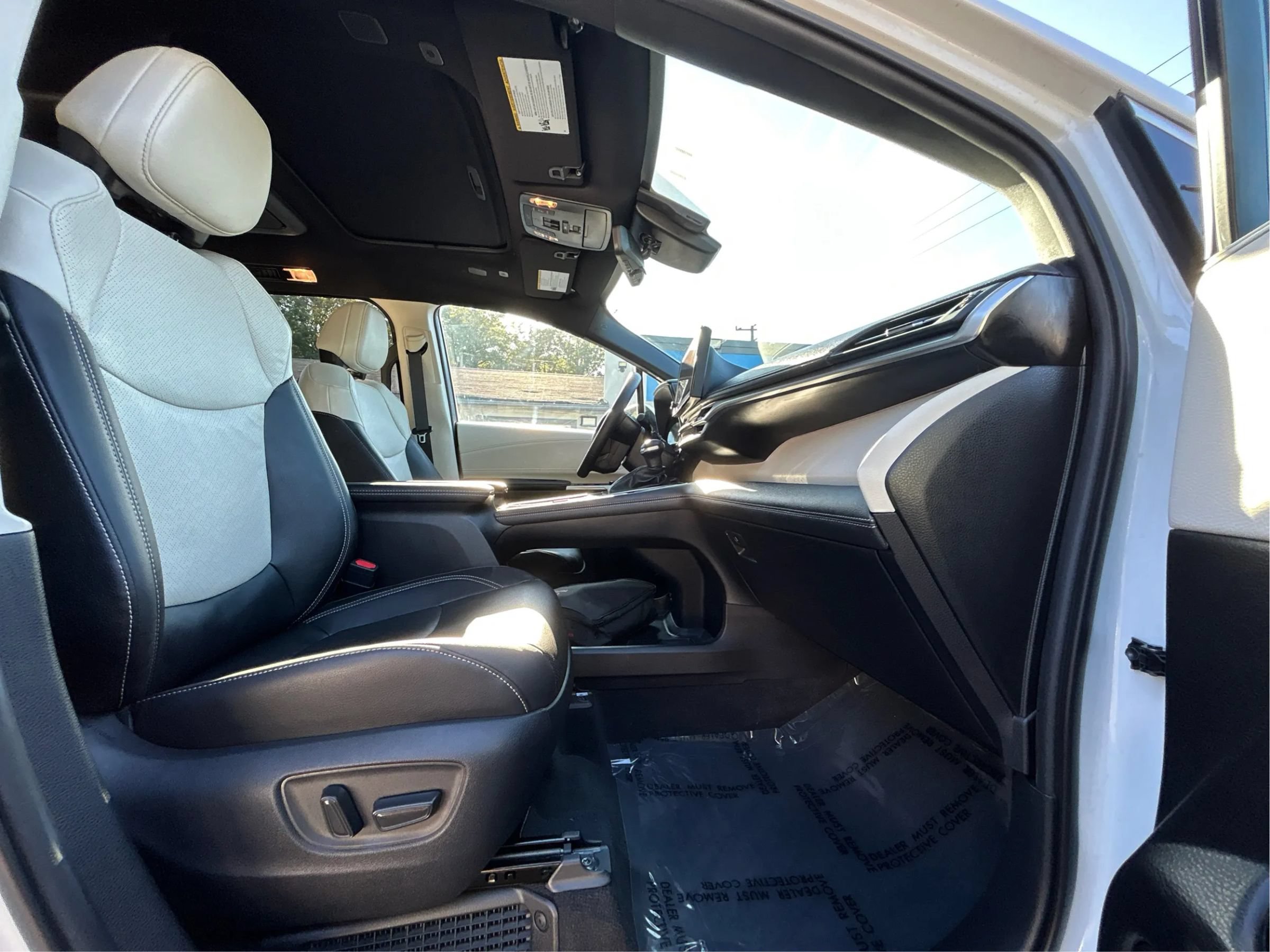 Used 2026 Toyota Sienna Platinum AWD/4WD image 12