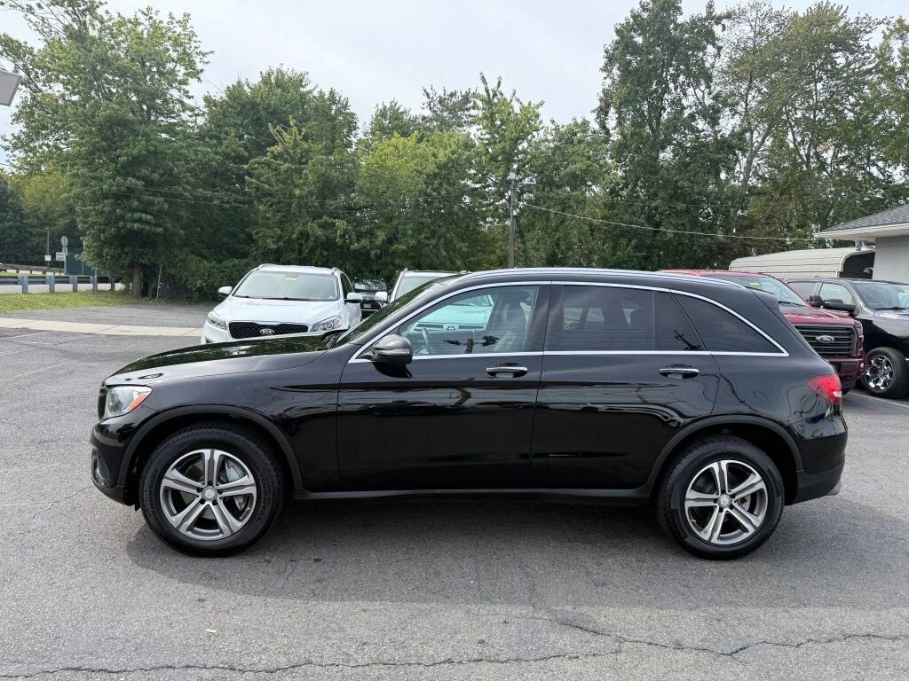 Used 2017 Mercedes-Benz GLC 300 4MATIC image 3