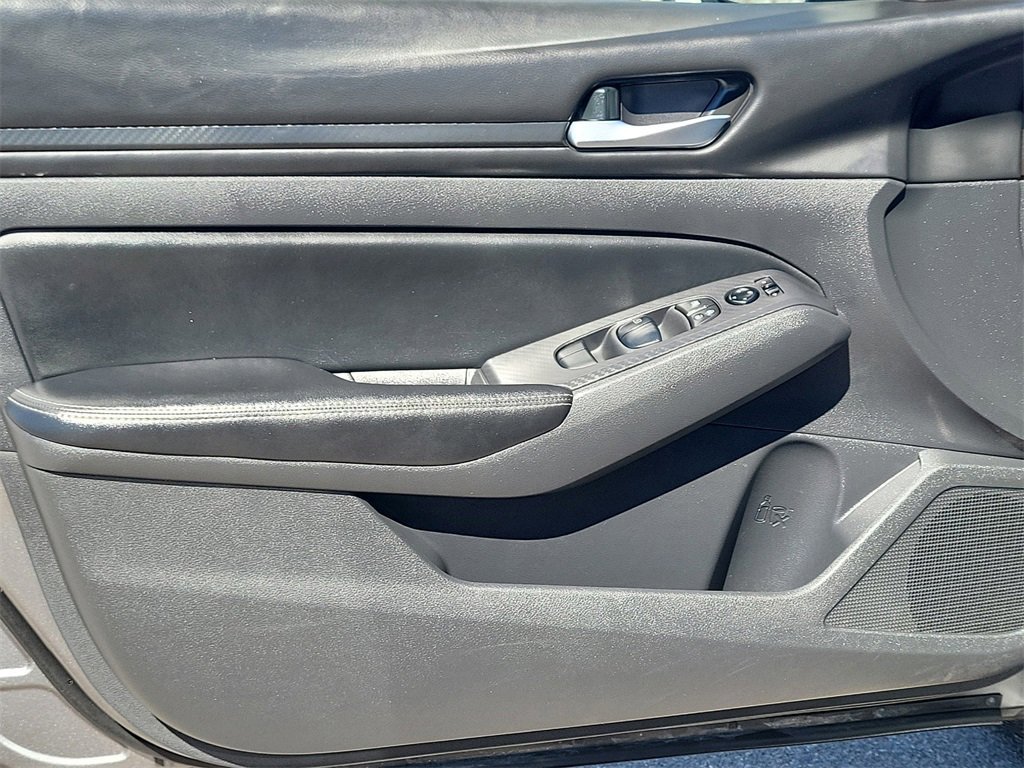 Used 2024 Nissan Altima 2.5 SV image 6