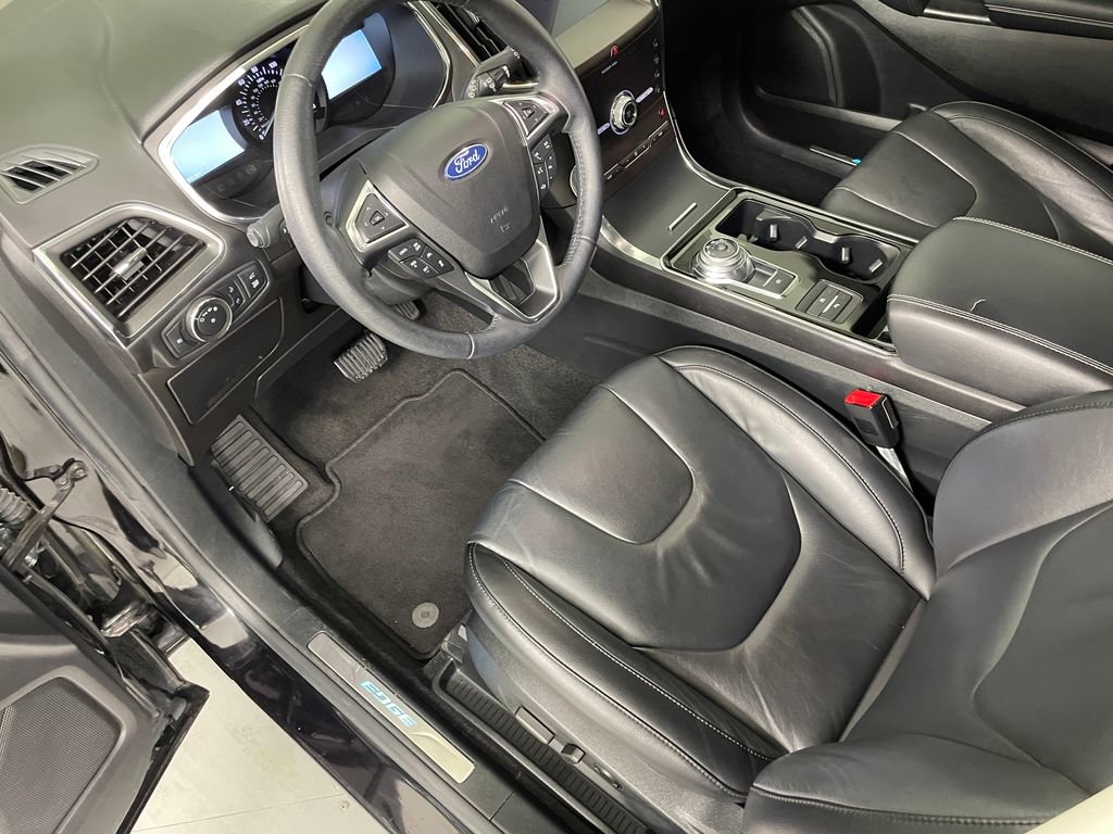 Used 2020 Ford Edge Titanium image 38