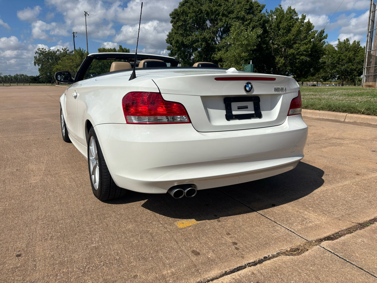 Used 2011 BMW 128i Convertible image 6