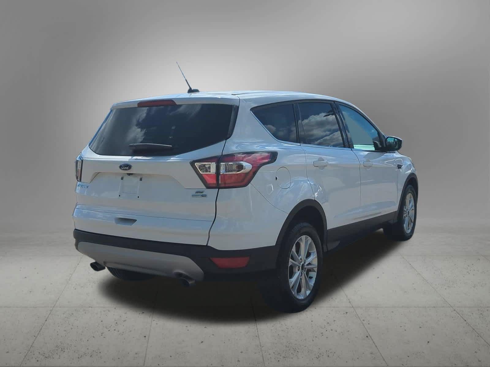 Used 2017 Ford Escape SE AWD/4WD image 6