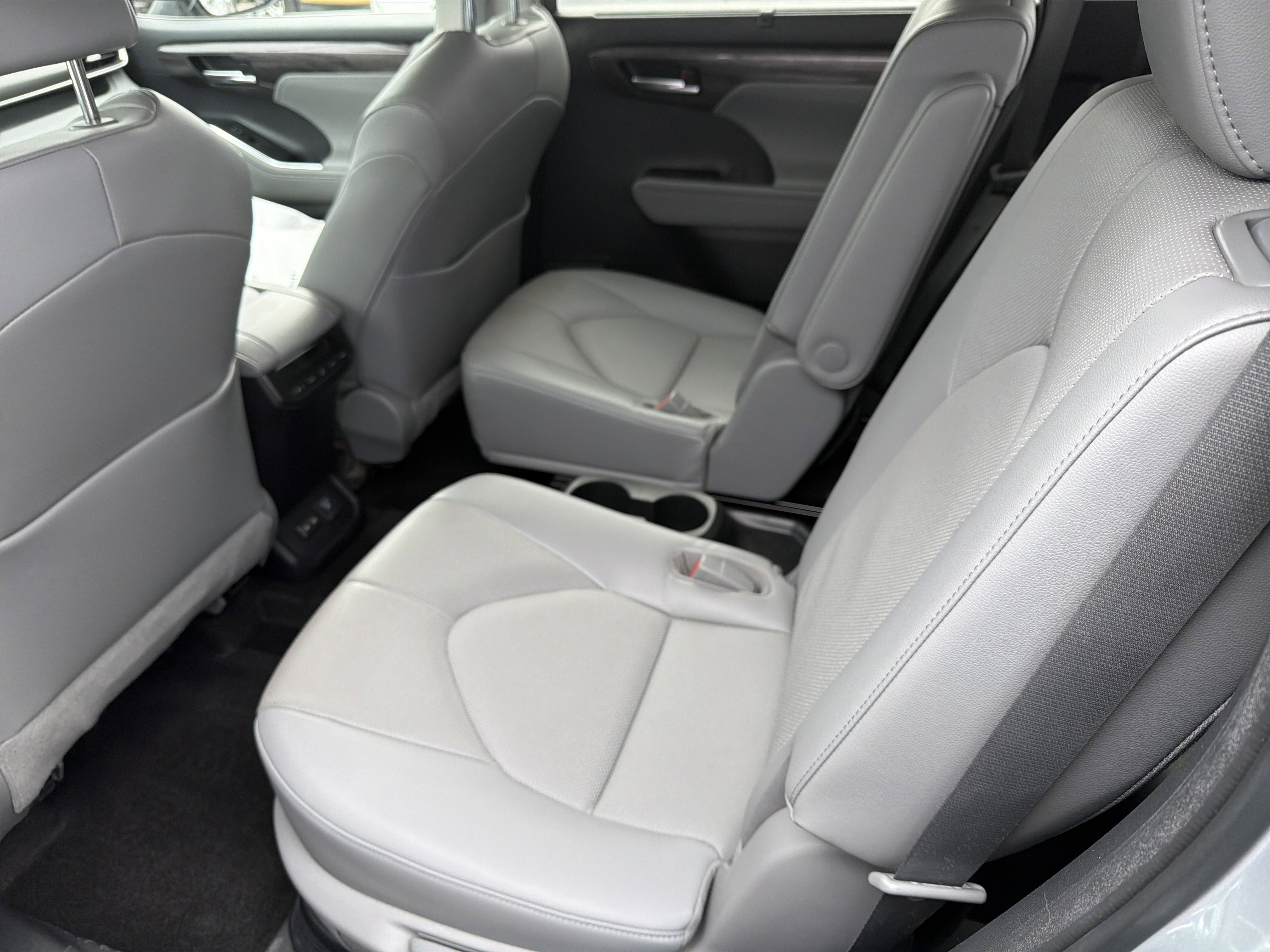 Used 2023 Toyota Highlander Limited AWD/4WD image 24