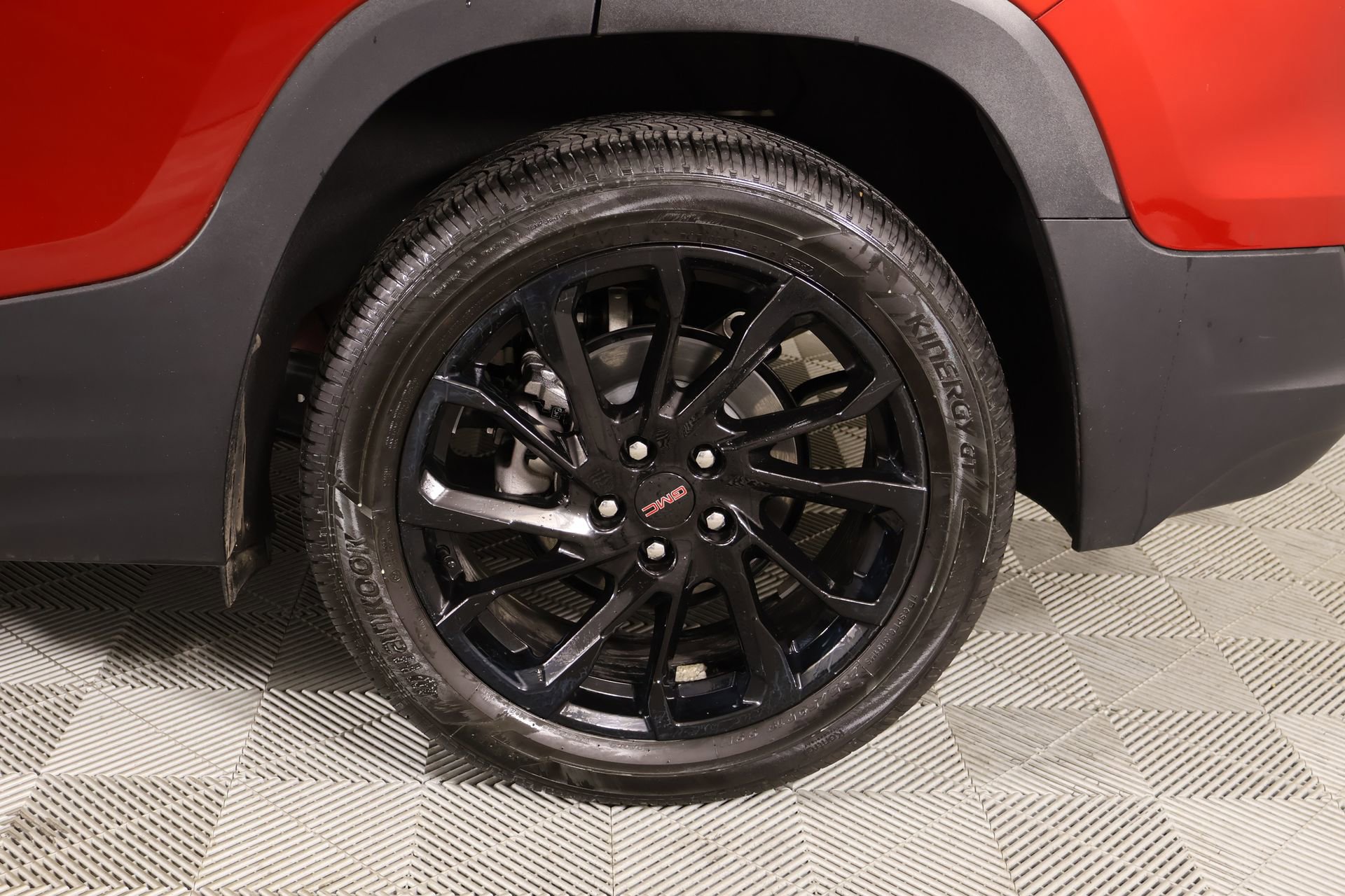 Used 2024 GMC Terrain SLE w/ Driver Convenience Package image 18