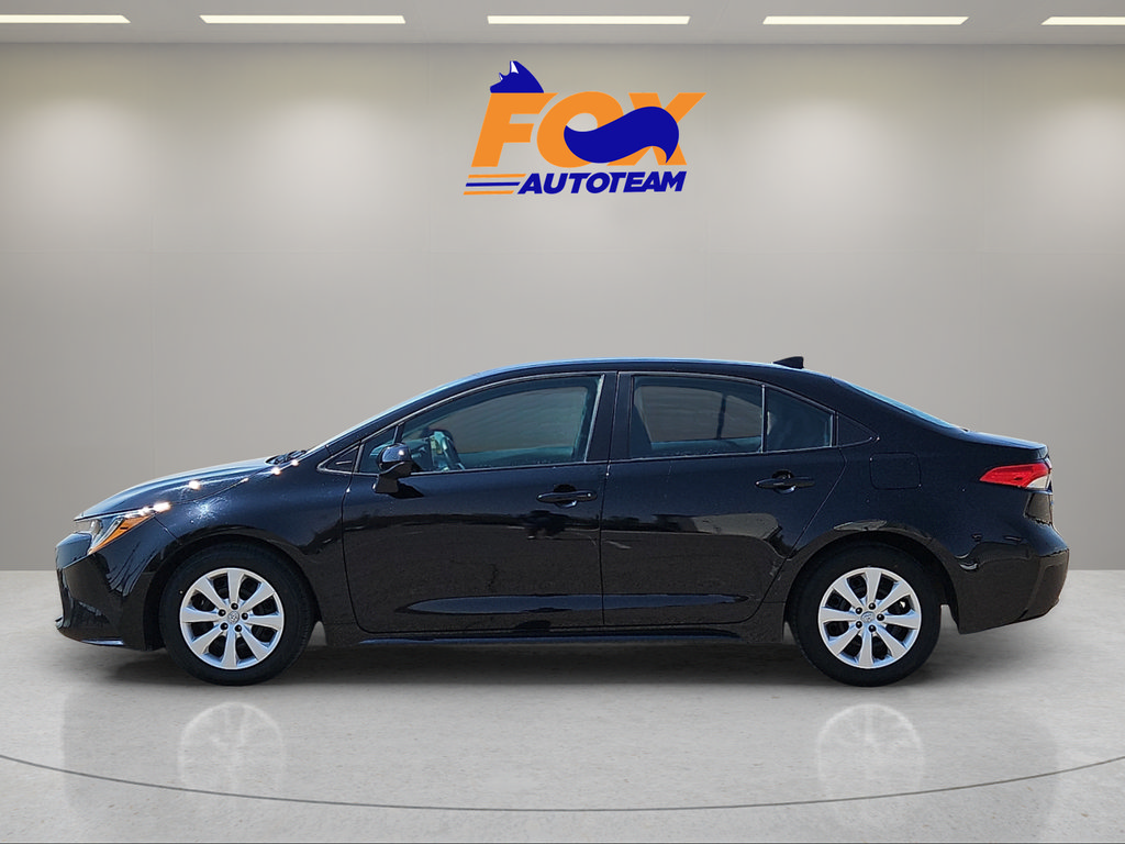 Used 2025 Toyota Corolla LE FWD image 2
