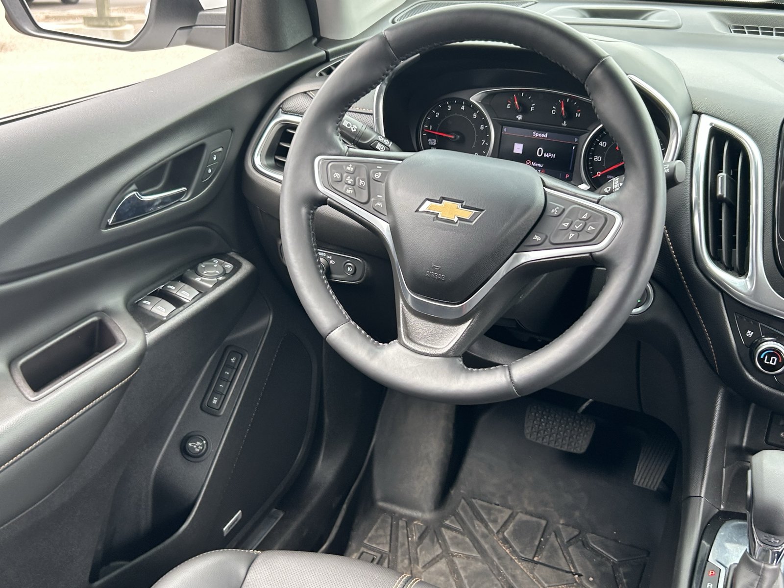 Used 2022 Chevrolet Equinox Premier FWD image 18