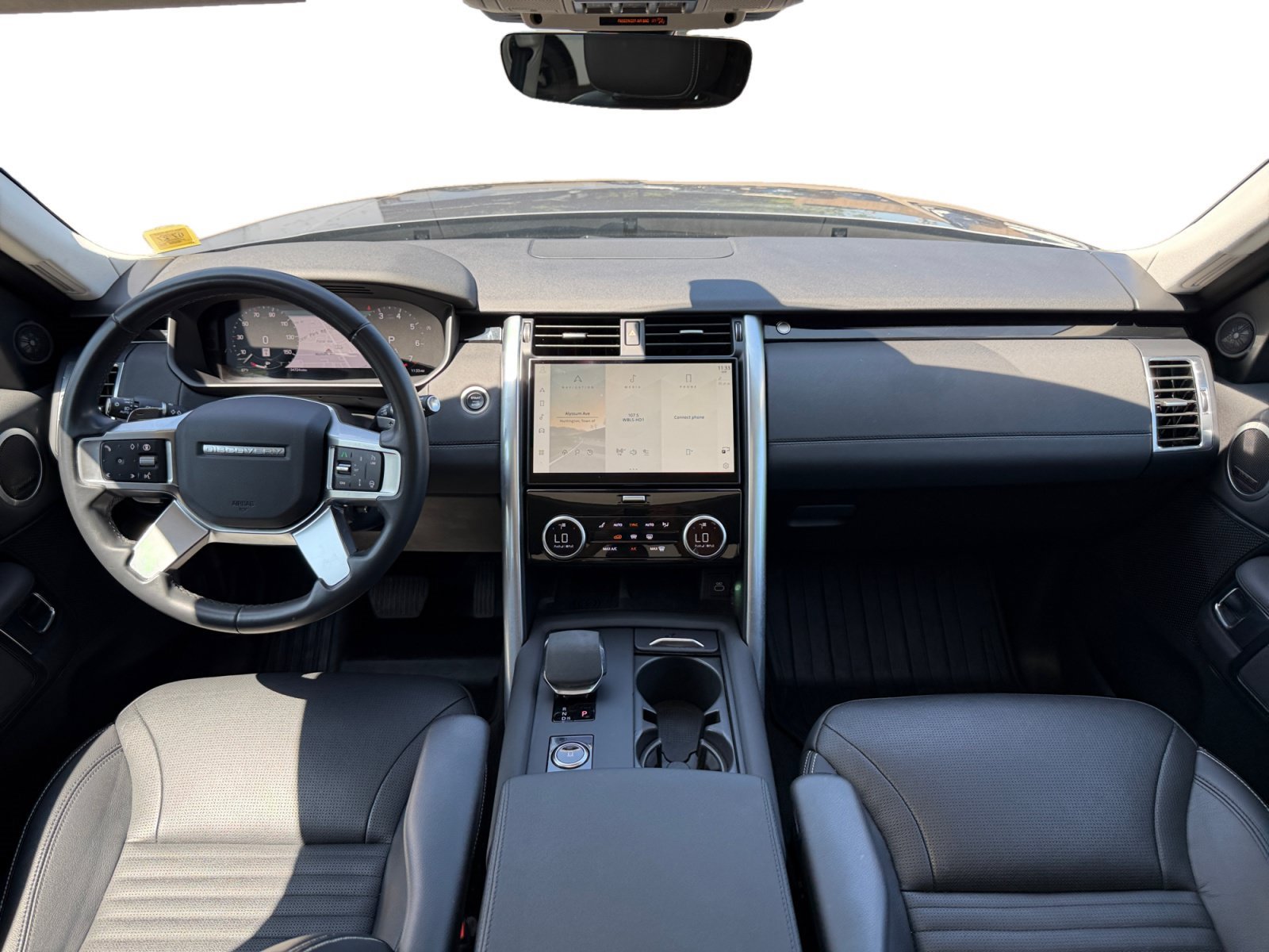 Used 2024 Land Rover Discovery S AWD/4WD image 19