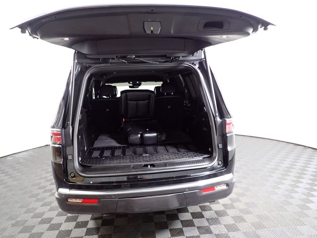Used 2022 Jeep Wagoneer Series III w/ Convenience Group I AWD/4WD image 16