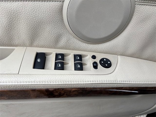 Used 2008 BMW 335i Convertible image 18