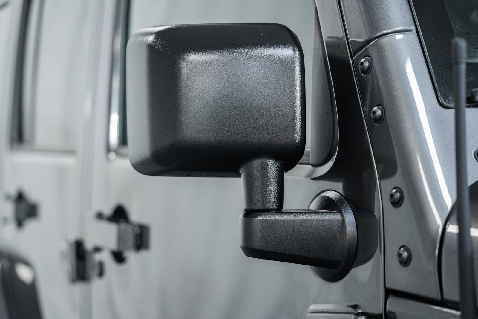 Used 2018 Jeep Wrangler Unlimited Sahara w/ Connectivity Group image 18