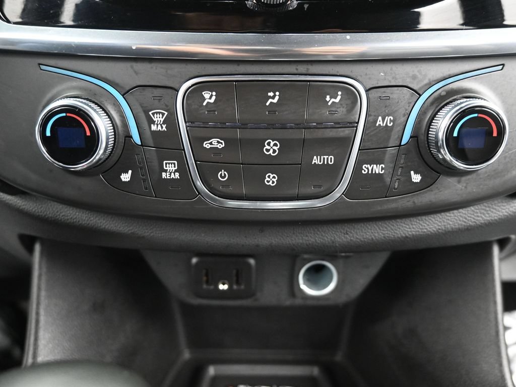 Used 2023 Chevrolet Traverse LT w/ Rear Camera Mirror Package AWD/4WD image 21