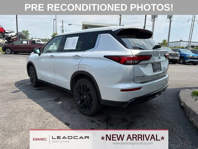 Used 2023 Mitsubishi Outlander SE Black Edition AWD/4WD image 3