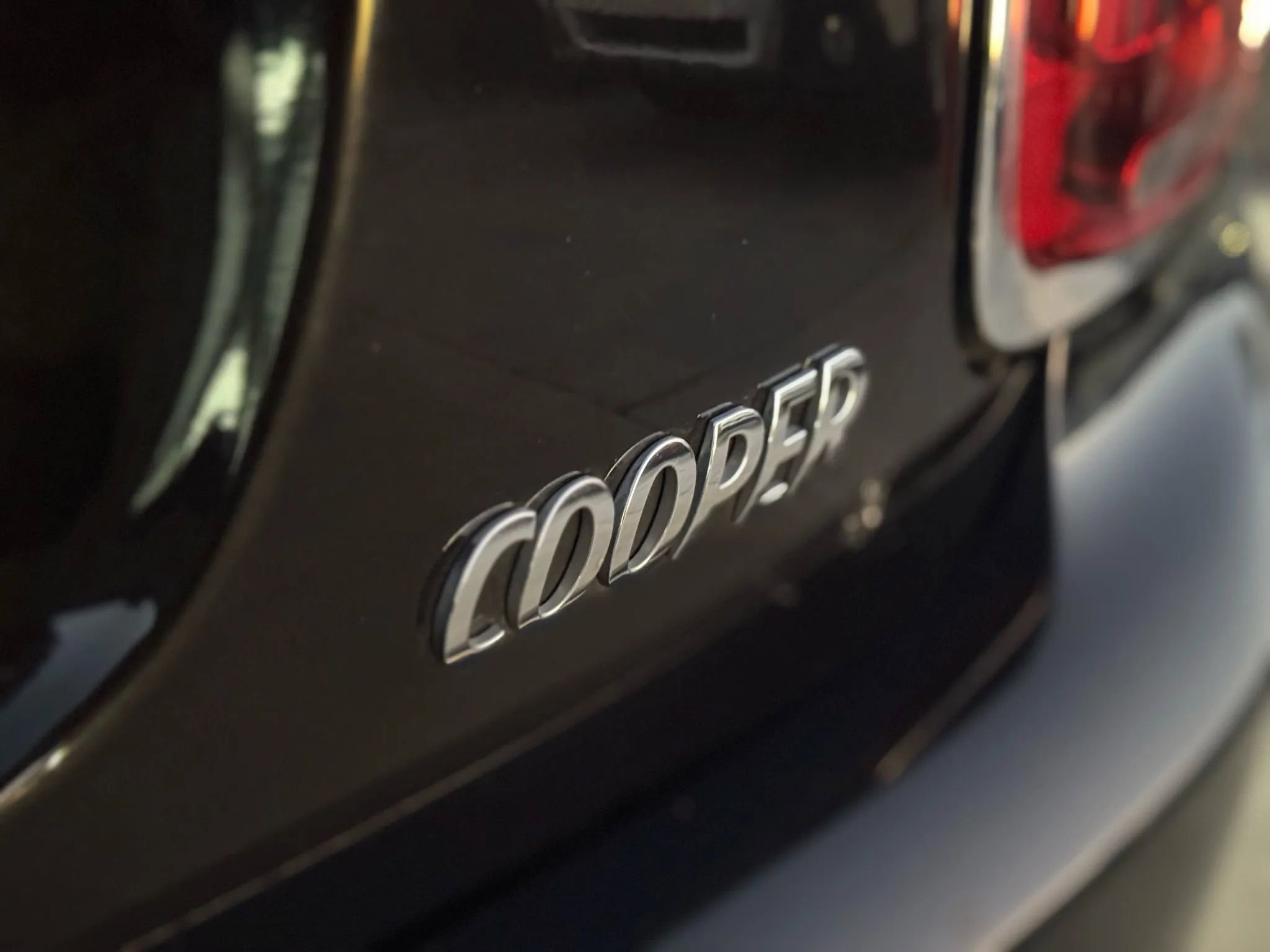 Used 2021 MINI Cooper 2-Door Hardtop w/ Signature Upholstery Package image 18