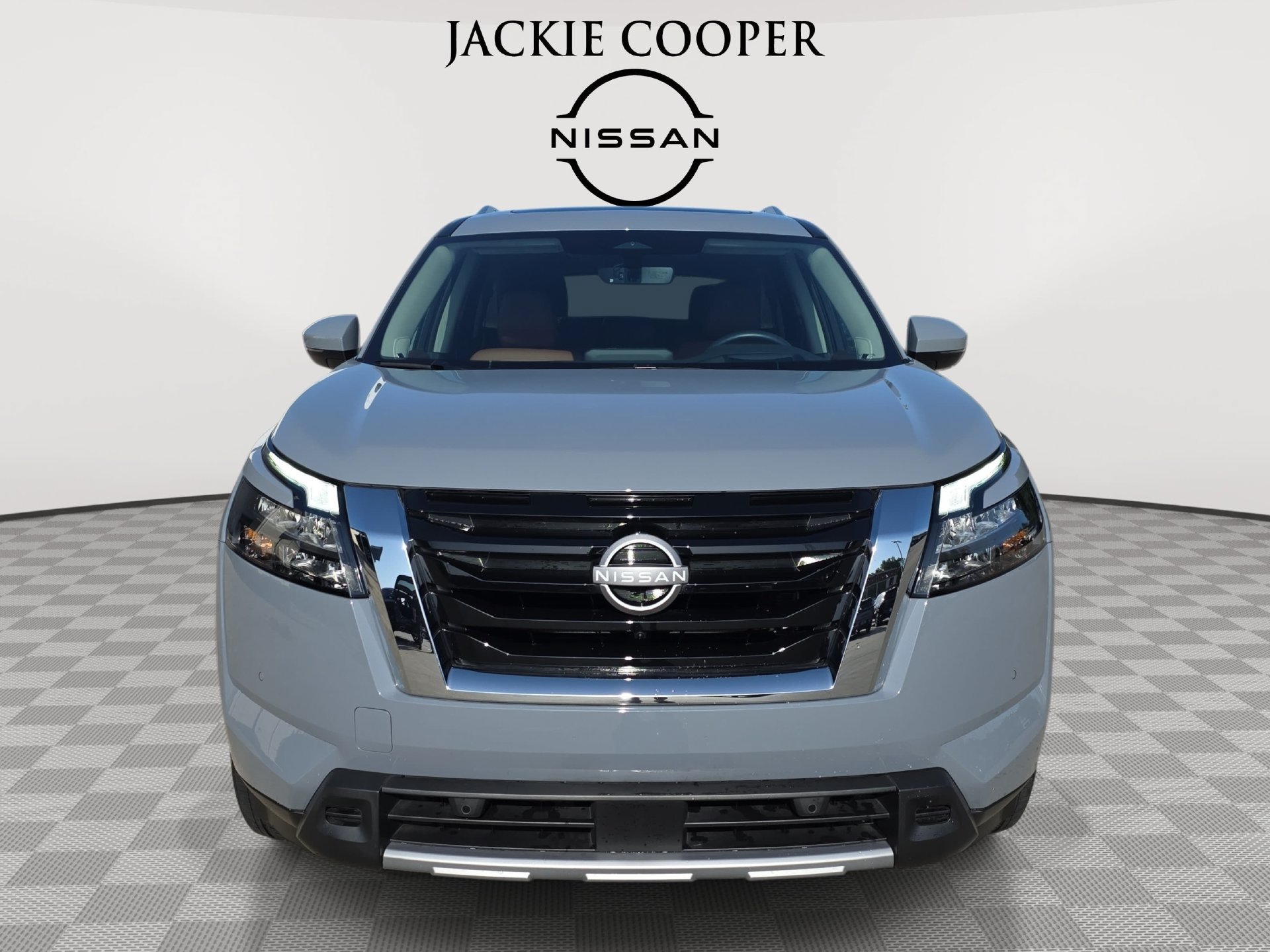 Used 2025 Nissan Pathfinder Platinum w/ Cargo Package FWD image 2