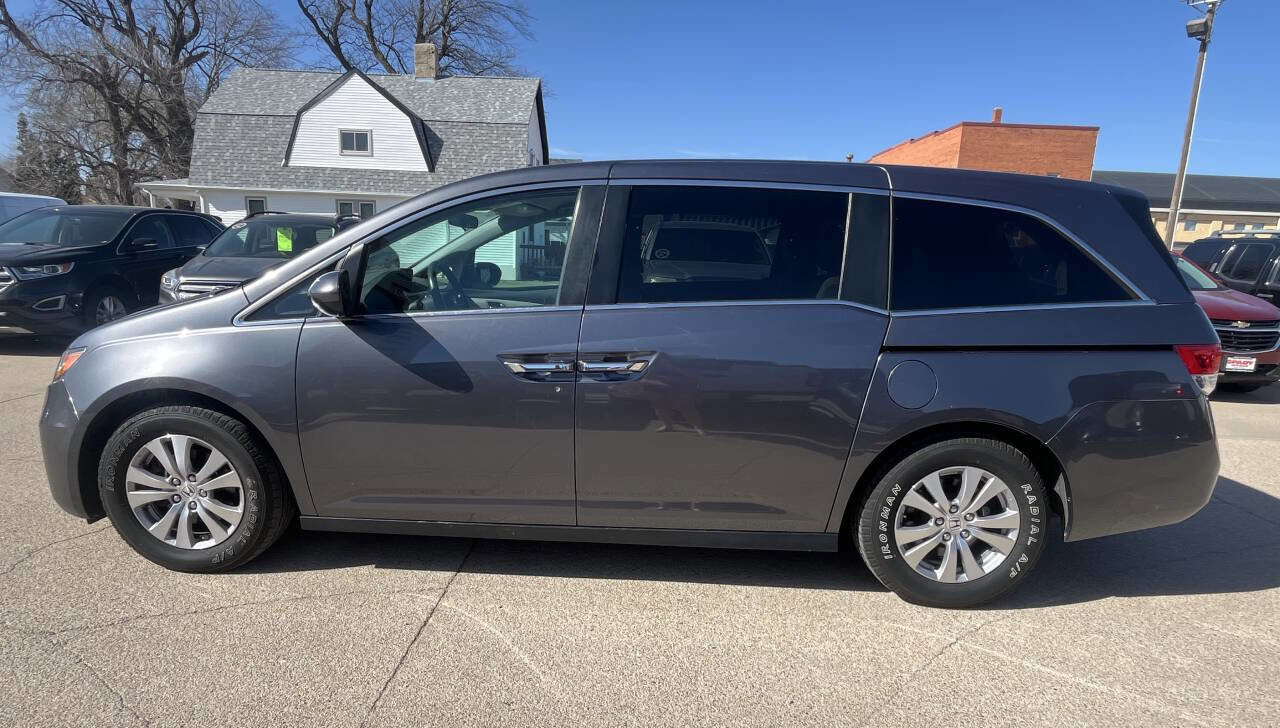 Used 2017 Honda Odyssey SE image 2