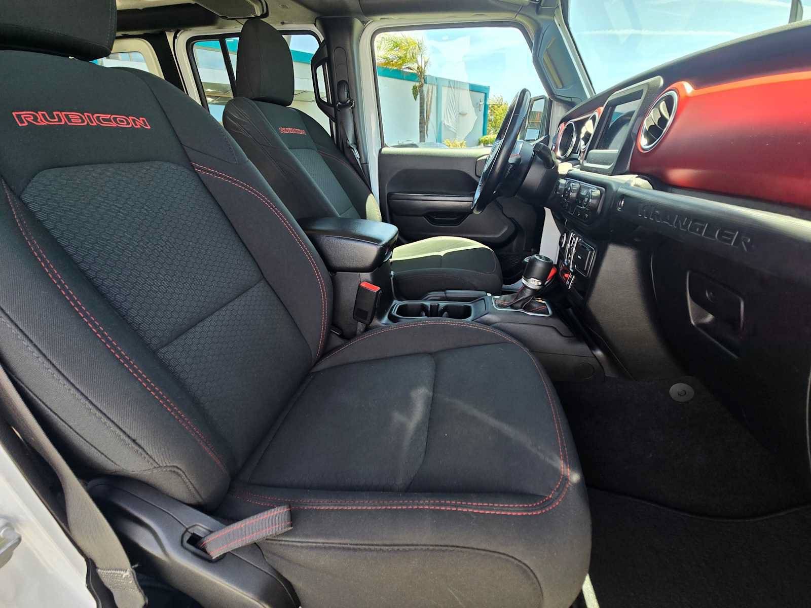 Used 2021 Jeep Wrangler Unlimited Rubicon w/ Cold Weather Group AWD/4WD image 10