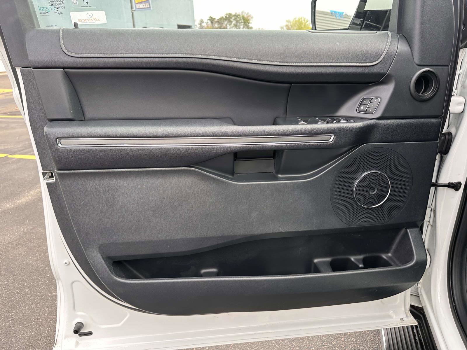 Used 2022 Ford Expedition XLT AWD/4WD image 9