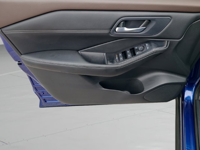 Used 2023 Nissan Rogue SV w/ SV Premium B Package FWD image 18