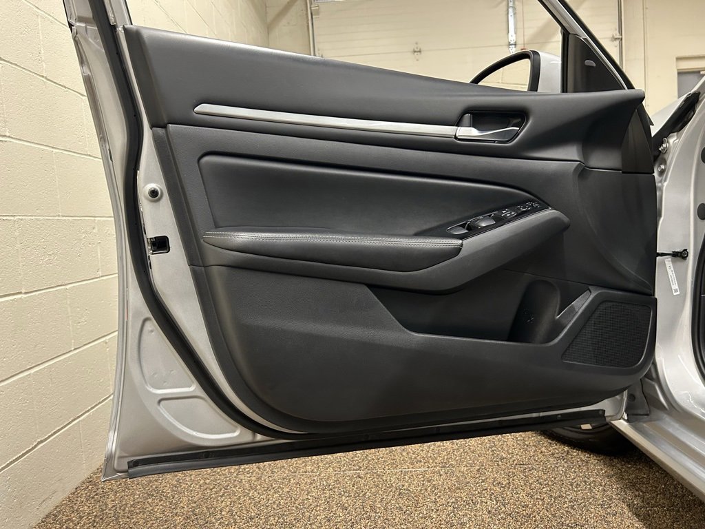 Used 2023 Nissan Altima 2.5 SV image 13