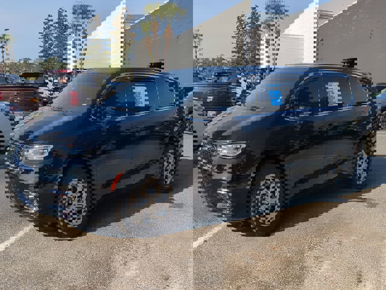 Used 2024 Chrysler Pacifica Limited w/ Trailer Tow Group image 7