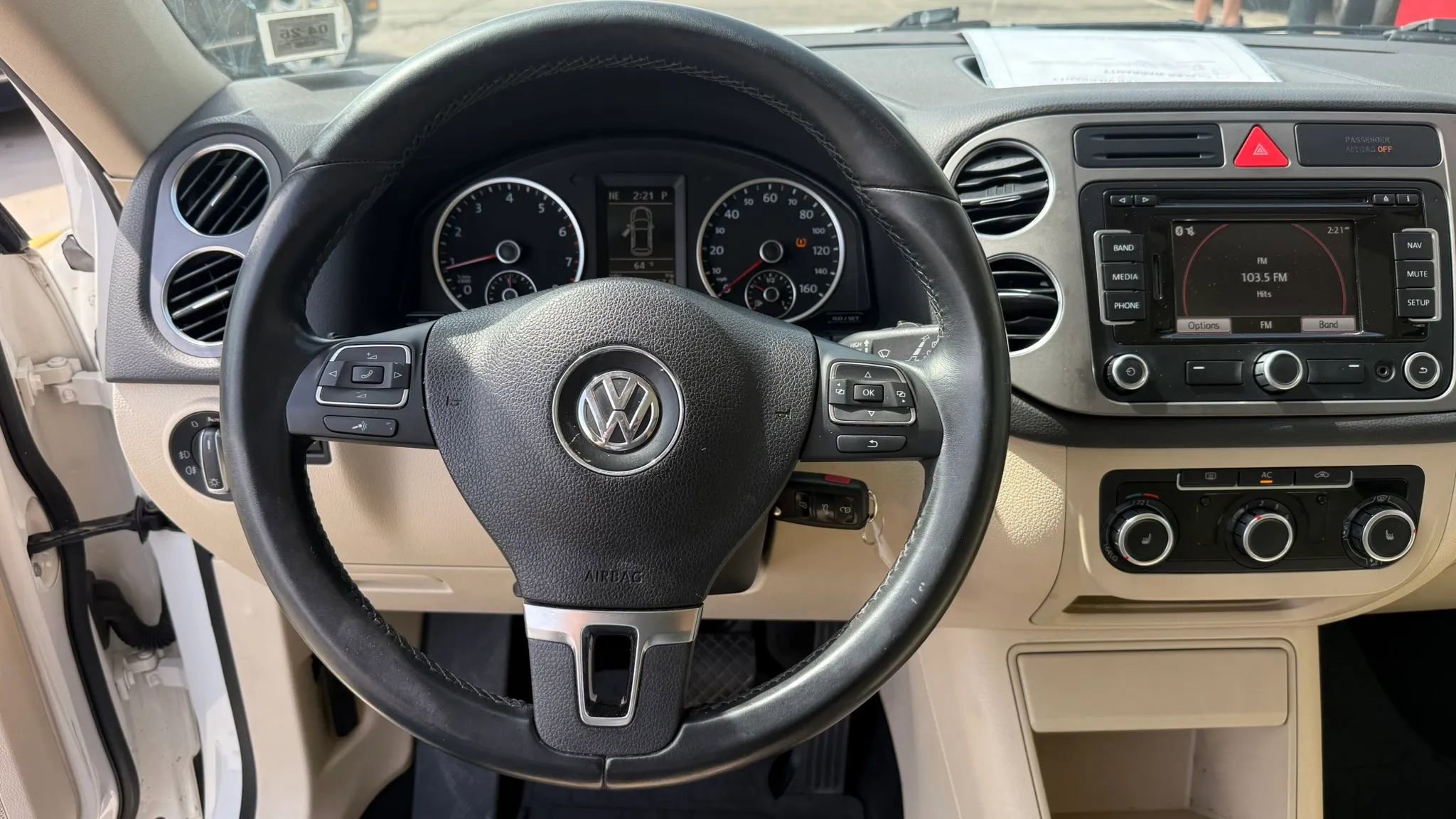 Used 2011 Volkswagen Tiguan S image 17