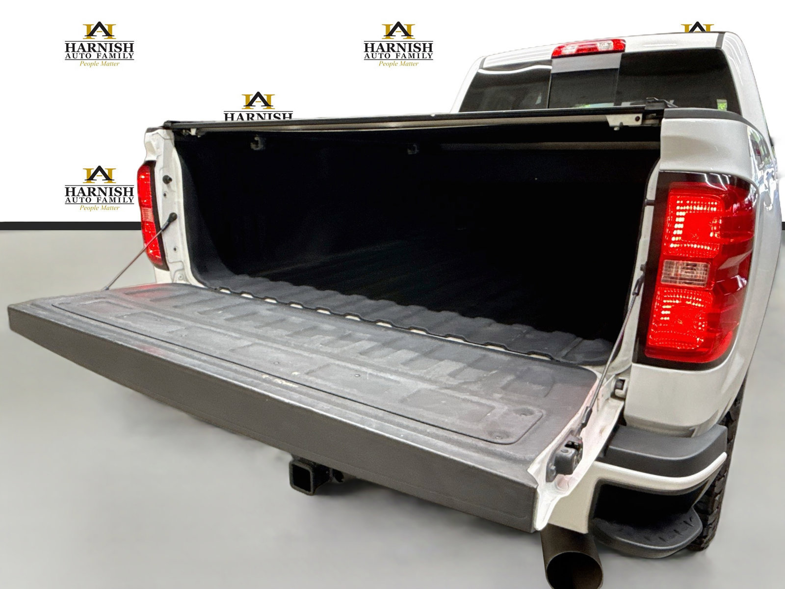 Used 2017 Chevrolet Silverado 2500 High Country w/ Duramax Plus Package AWD/4WD image 29