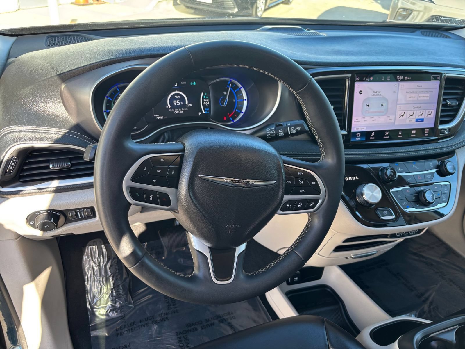 Used 2023 Chrysler Pacifica Touring-L FWD image 30