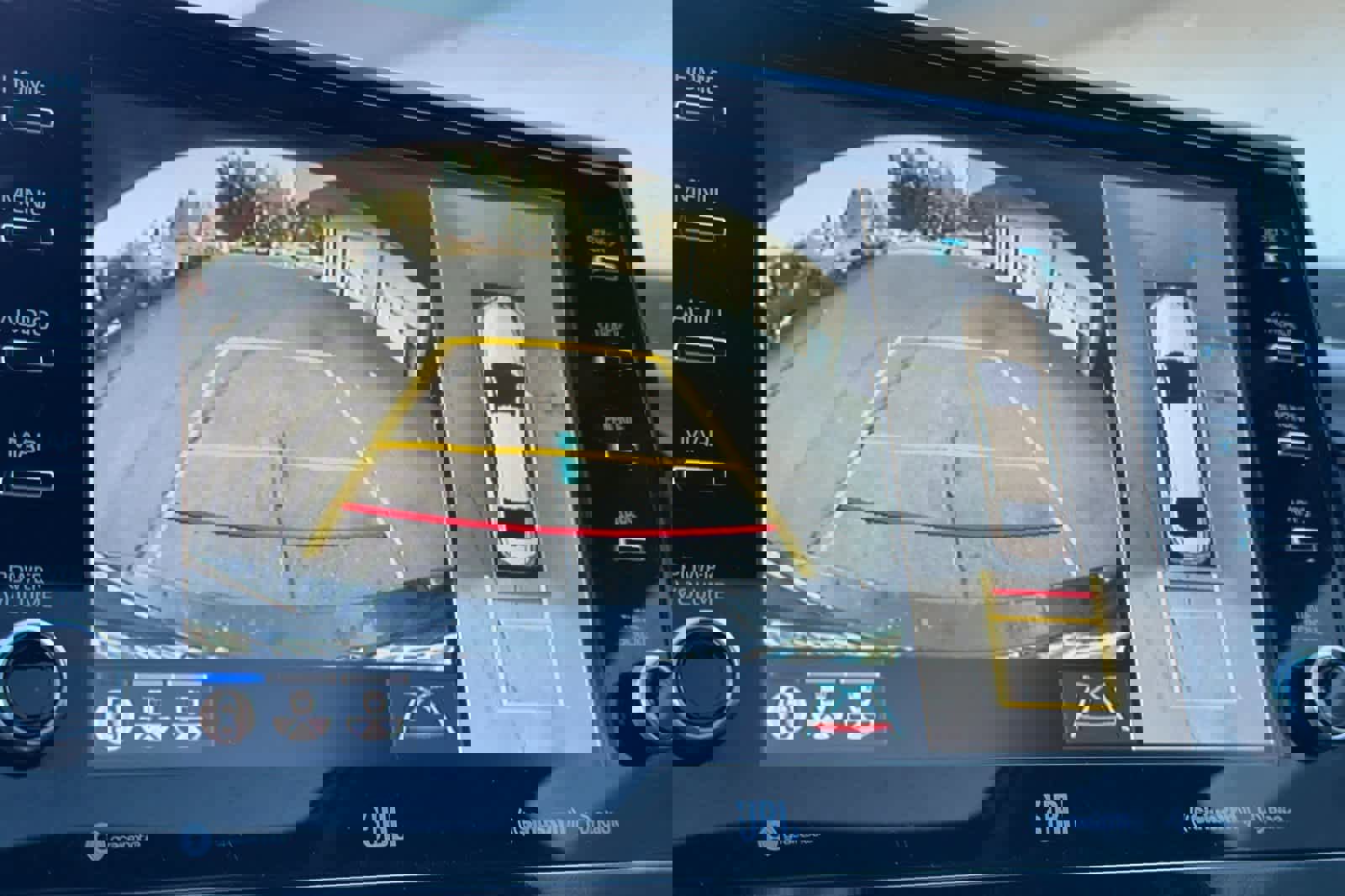 Used 2023 Toyota Camry XSE w/ Navigation Package image 19