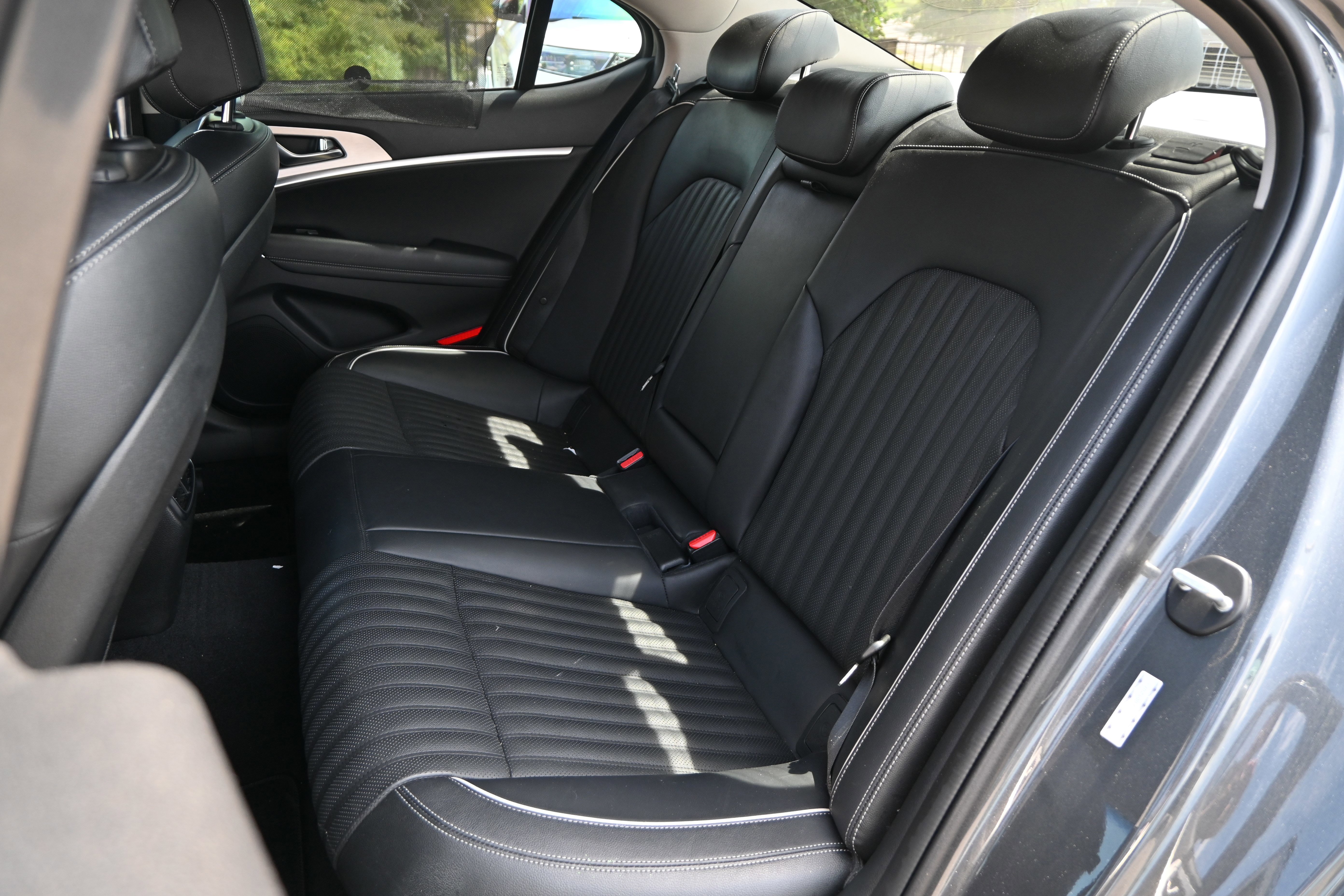 Used 2019 Genesis G70 2.0T Advanced w/ Elite Package RWD image 15