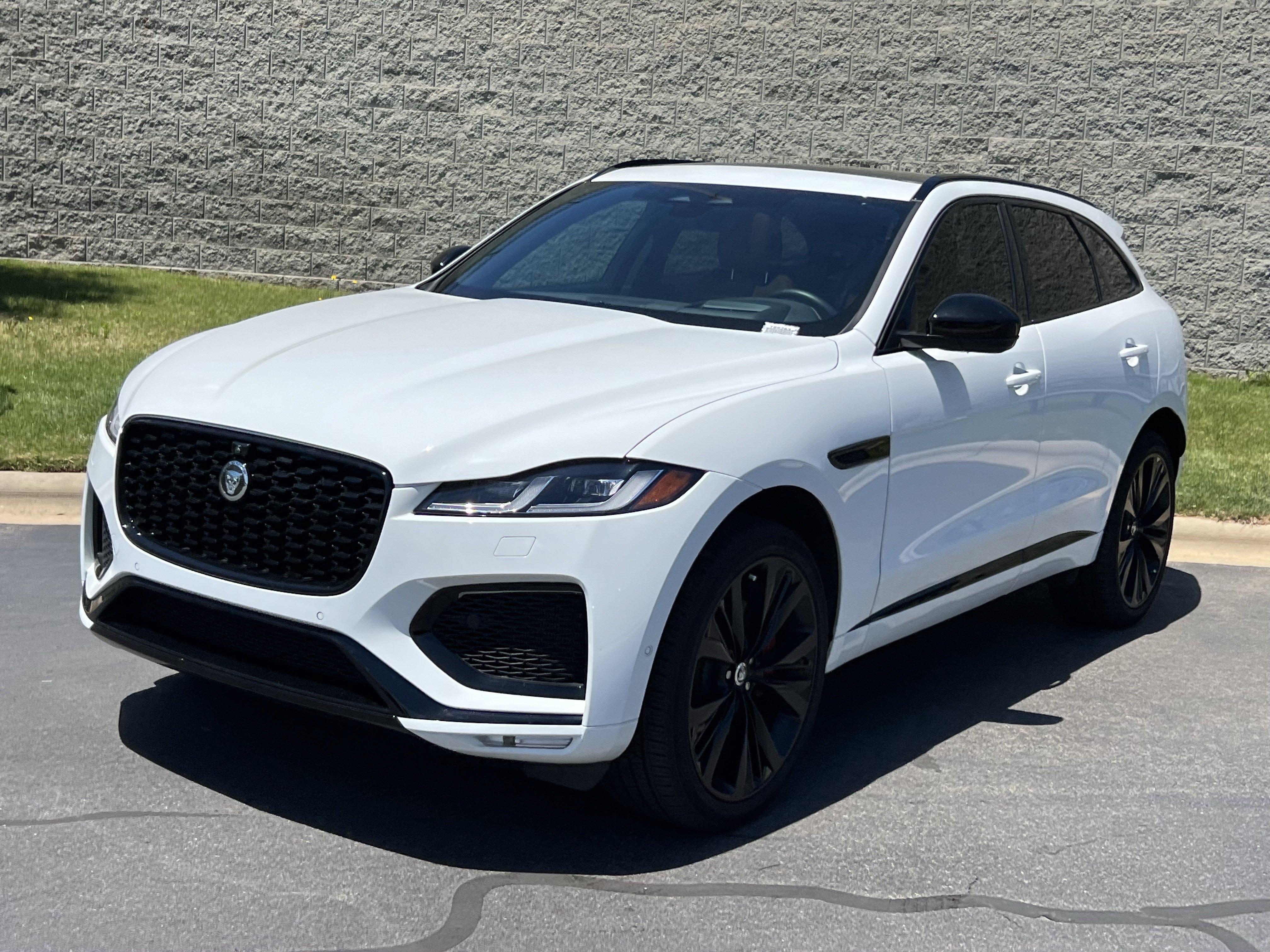 Used 2026 Jaguar F-PACE R-Dynamic S AWD/4WD image 2