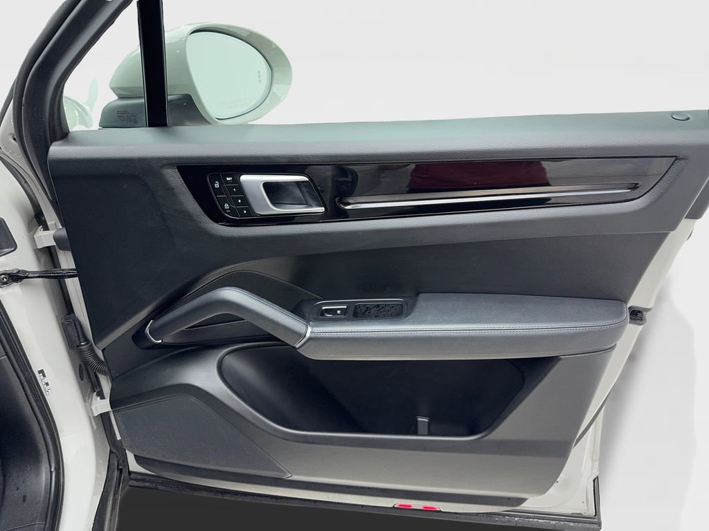 Used 2023 Porsche Cayenne image 39