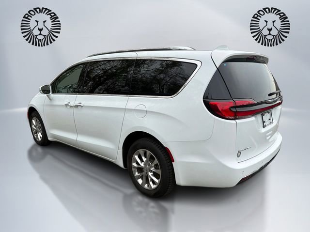 Used 2021 Chrysler Pacifica Touring-L AWD/4WD image 7