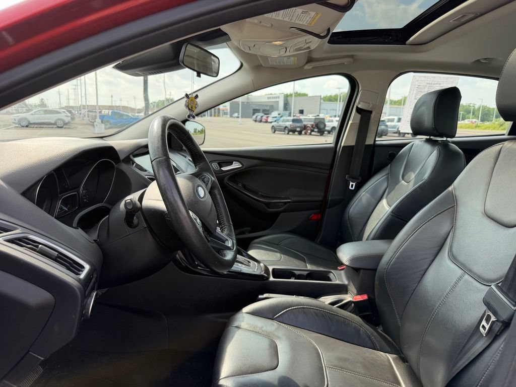 Used 2018 Ford Focus Titanium w/ Titanium Technology Package FWD image 9