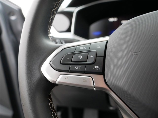 Certified 2025 Volkswagen Taos SE image 25