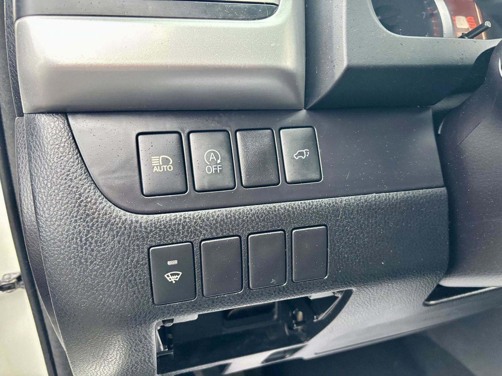 Used 2018 Toyota Highlander Plus AWD/4WD image 11