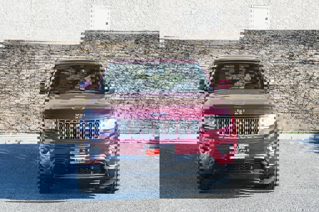 Used 2016 Jeep Grand Cherokee Laredo w/ Quick Order Package 23E image 2