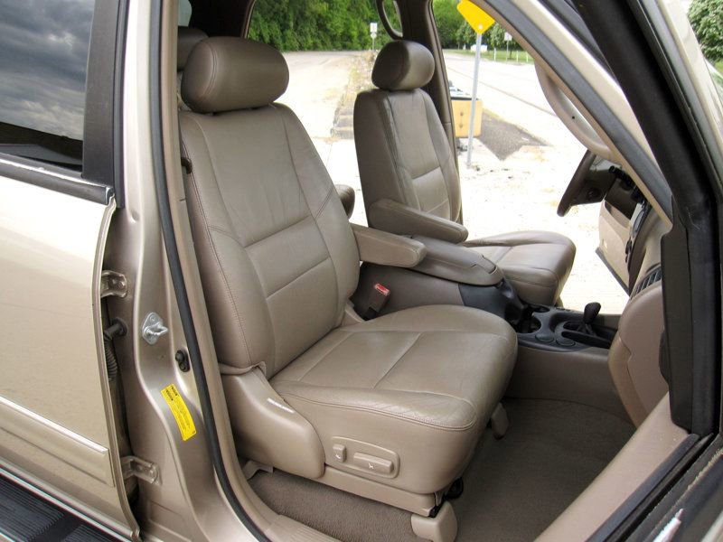 Used 2004 Toyota Sequoia SR5 AWD/4WD image 23