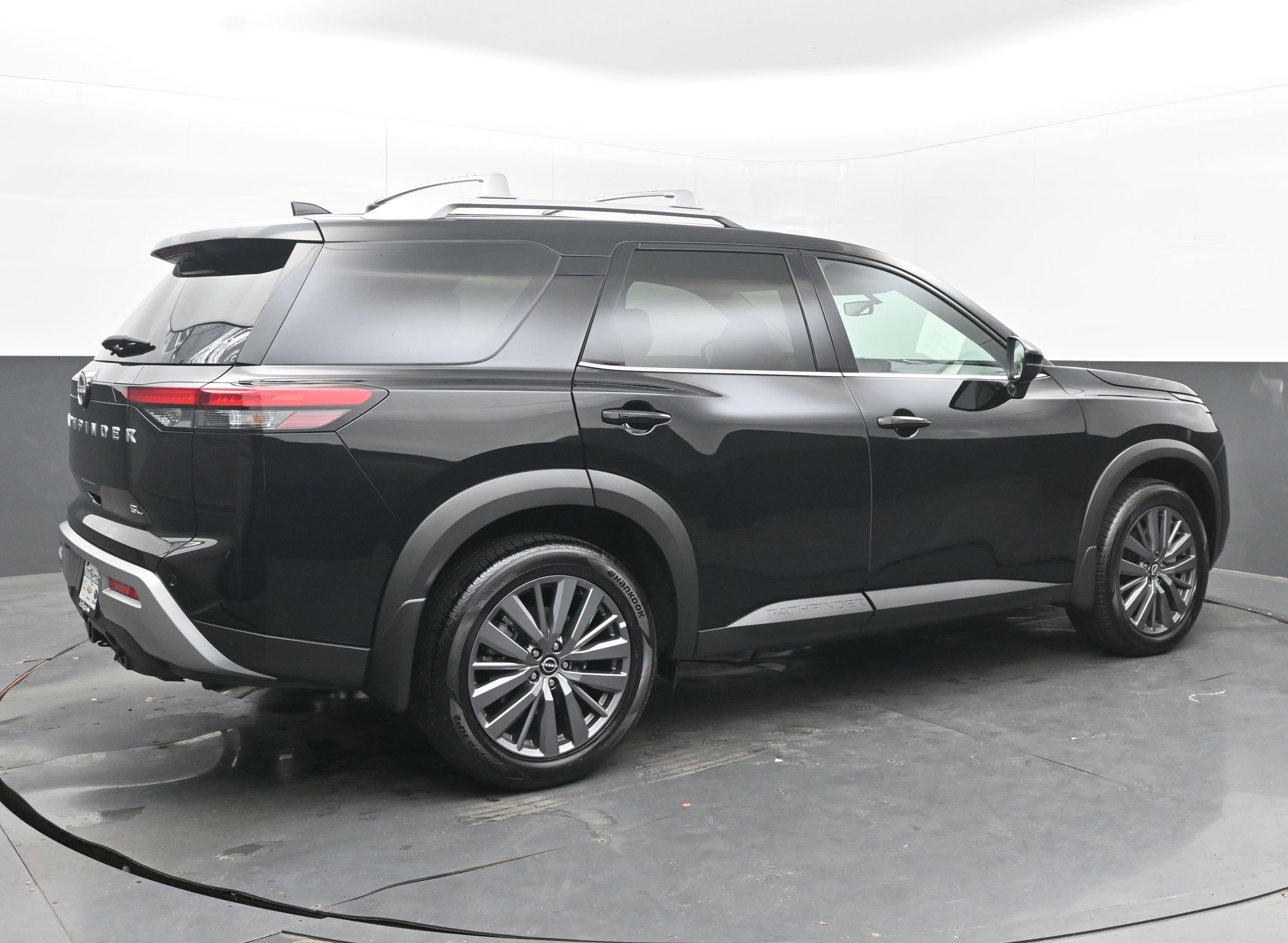 Used 2025 Nissan Pathfinder SL w/ SL Premium Package image 9