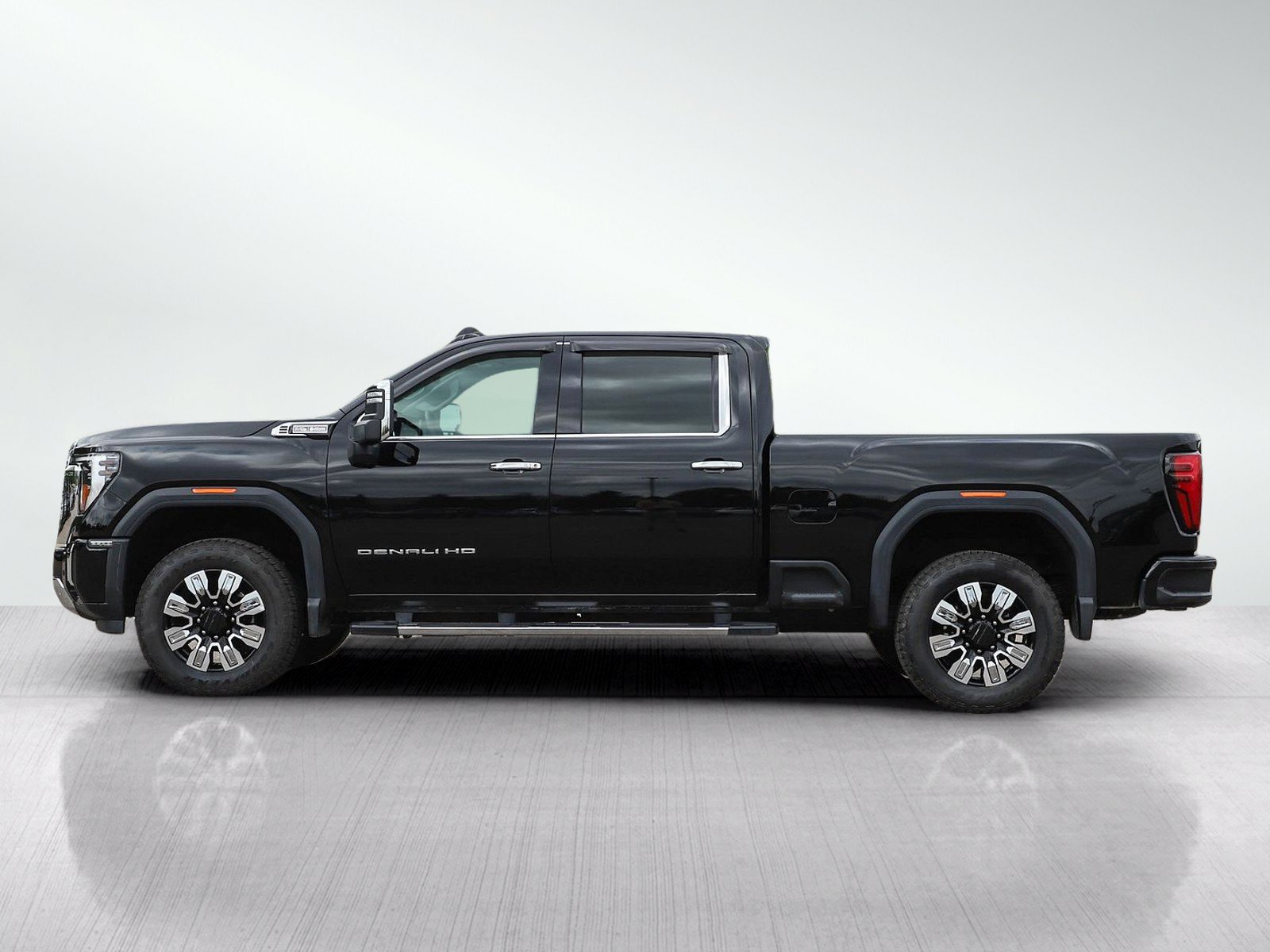 Used 2026 GMC Sierra 2500 Denali w/ Technology Package AWD/4WD image 2