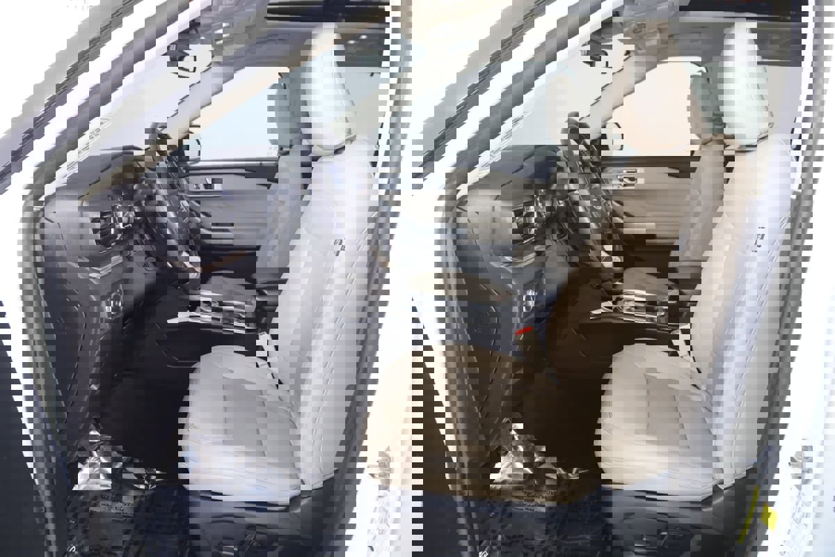 Used 2021 Ford Explorer Limited w/ Equipment Group 301A image 12