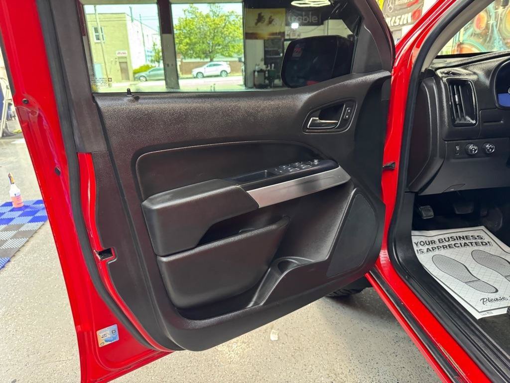 Used 2017 Chevrolet Colorado LT w/ LT Convenience Package AWD/4WD image 11