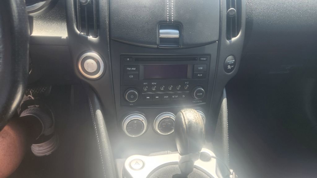 Used 2016 Nissan 370Z Coupe RWD image 16