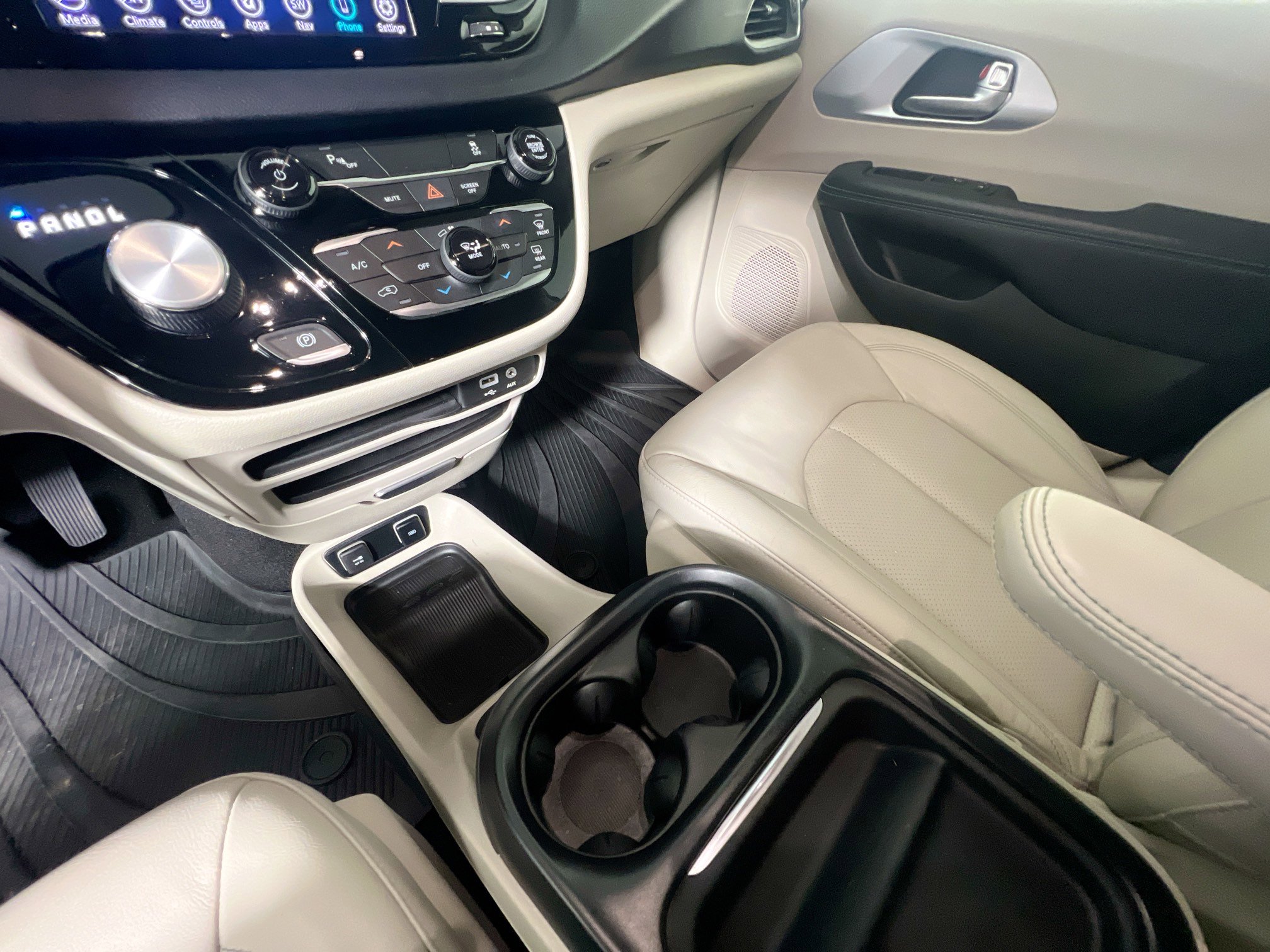 Used 2020 Chrysler Pacifica Touring-L w/ Premium Audio Group image 26