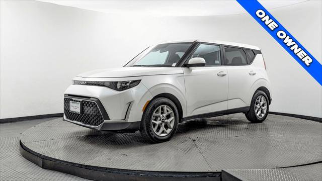 Used 2023 Kia Soul LX w/ Option Group 015 FWD image 2