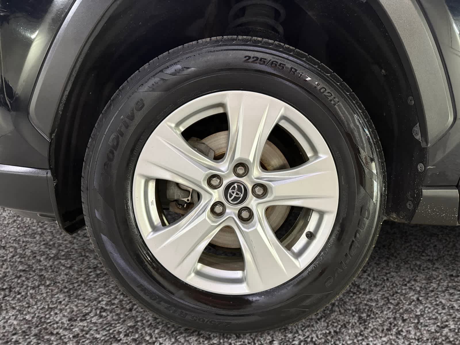 Used 2021 Toyota RAV4 XLE AWD/4WD image 21